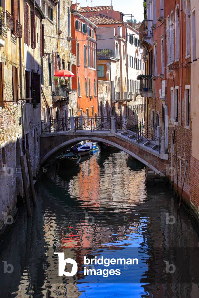 Canals in Venice (photo)