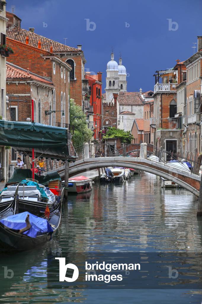 Canals in Venice (photo)