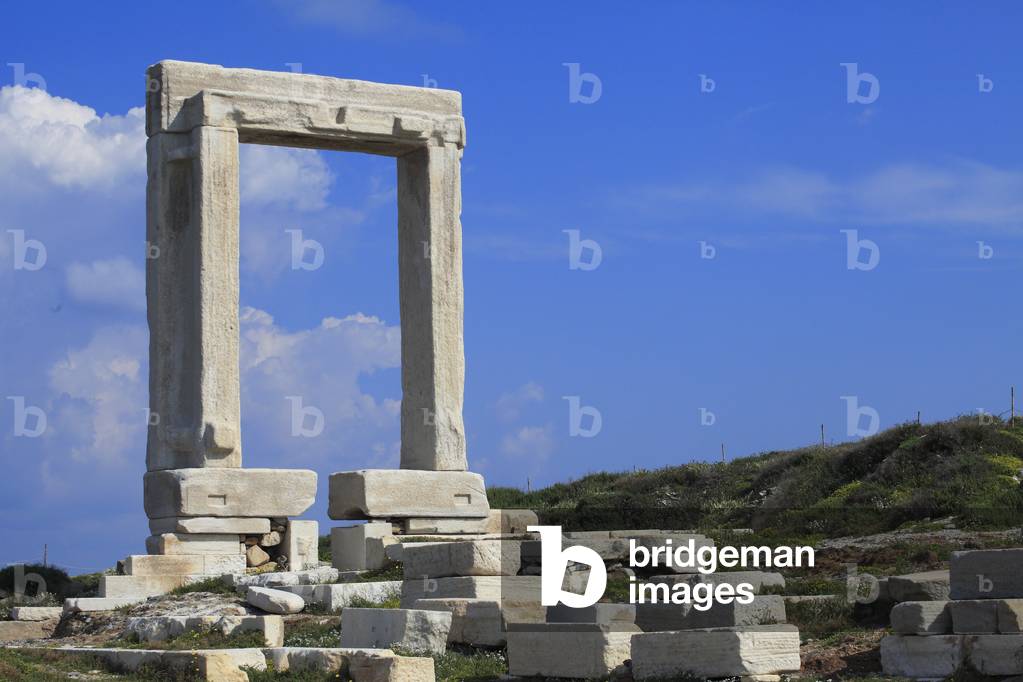 Naxos : Temple of Apollo – Portara, 530 BC.