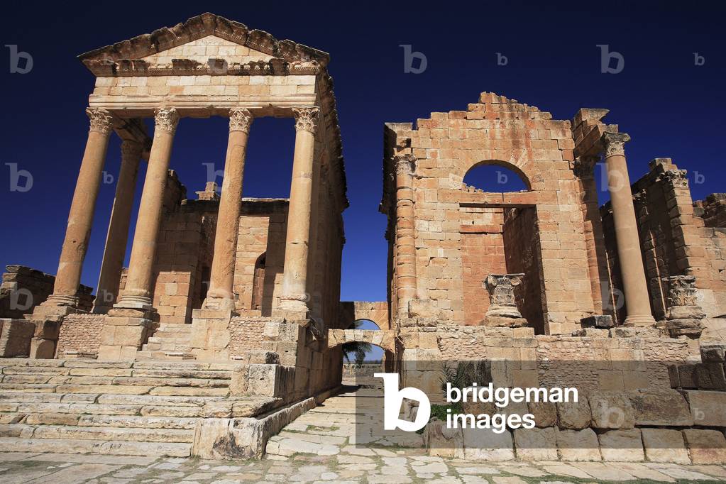 Capiole: Temple of Jupiter and Juno with one of the passages between the temples./Sufetula (Sbeitla)/Tunisia