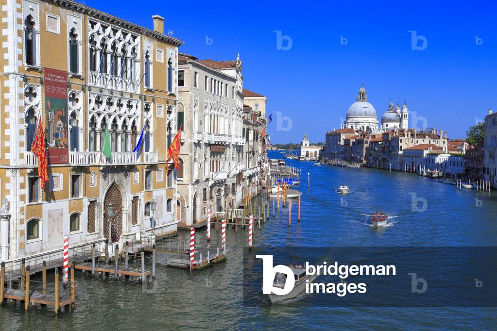 Canals in Venice (photo)