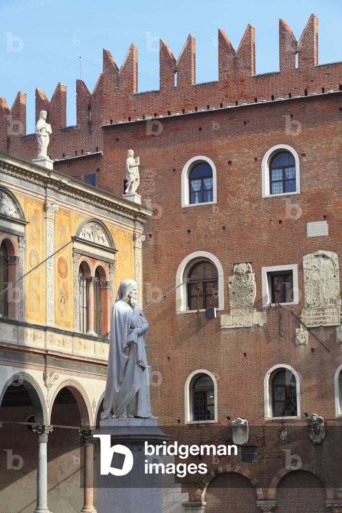 Monument to Dante Alighieri and the Palazzo del Consiglio, also named 'Fra Giocondo' and Palazzo del Podestà, Piazza dei signori, Verona, Veneto, Italy, 2019 (photo)