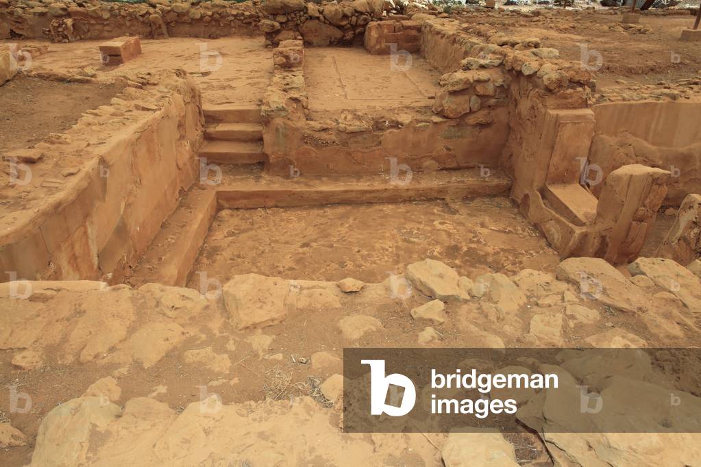 Excavation site of the pillar crypt in the Palace of Malia. Crete, Greece, minoan civilization, 1900-1450 BC.

Crypte Hypostyle du Palais de Malia. Crète, Grèce, Civilisation Minoenne, 1900-1450 av J.-C