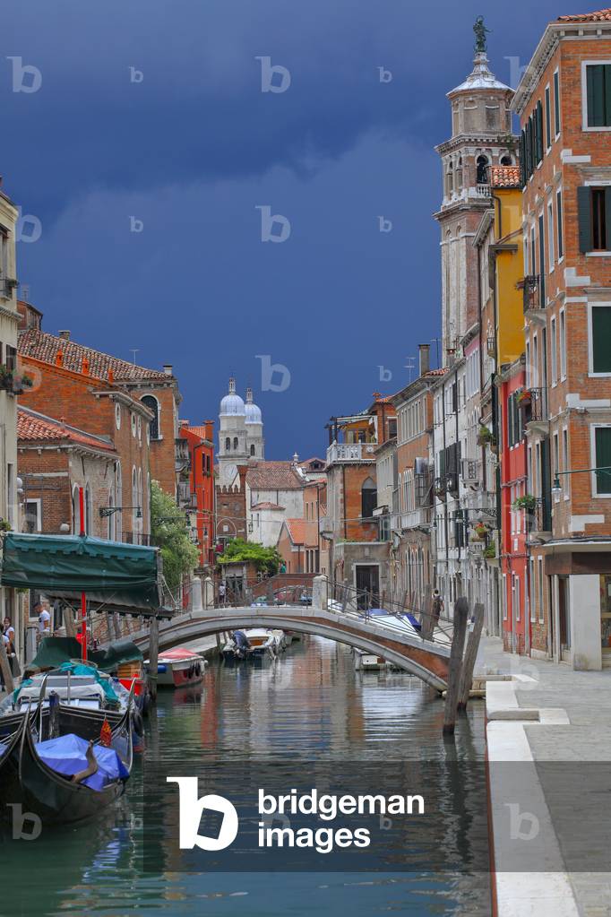 Canals in Venice (photo)