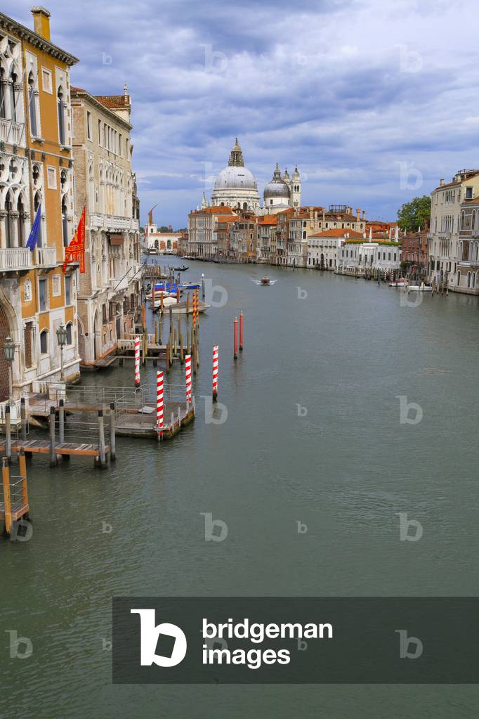 Canals in Venice (photo)