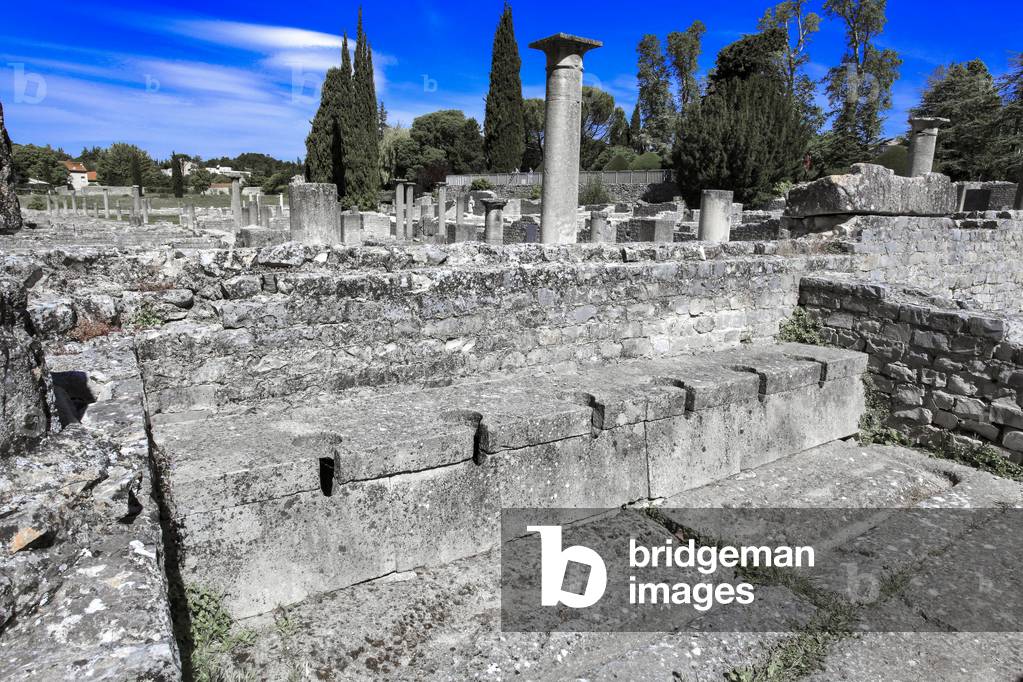 Latrines at the thermal baths of the center and forum