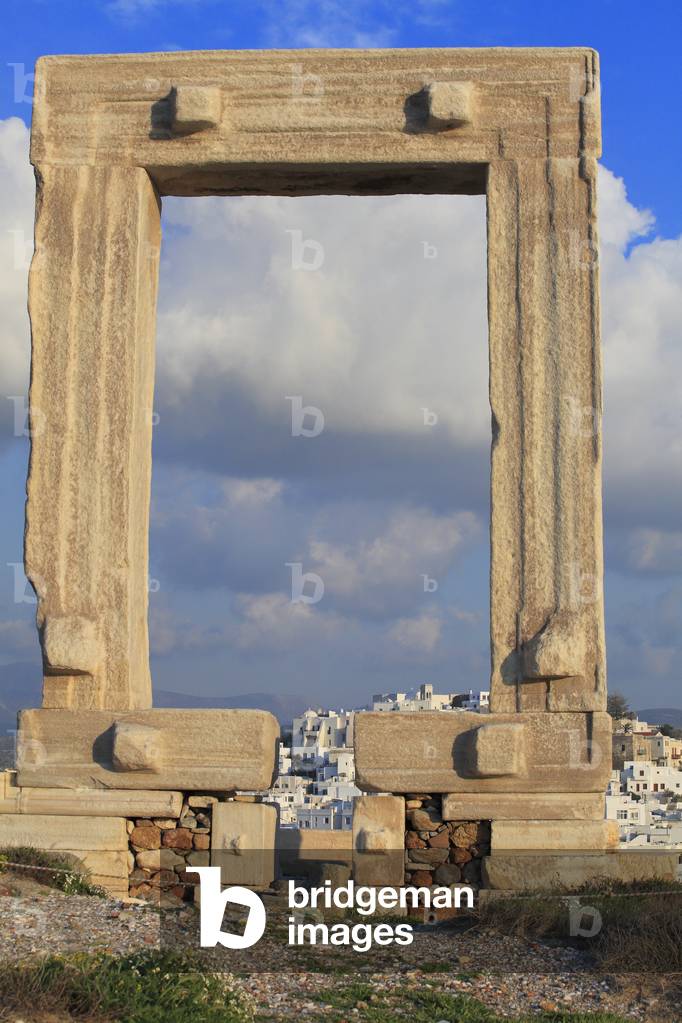 Naxos : Temple of Apollo – Portara, 530 BC.