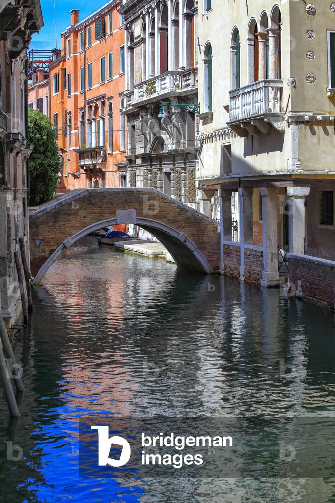 Canals in Venice (photo)