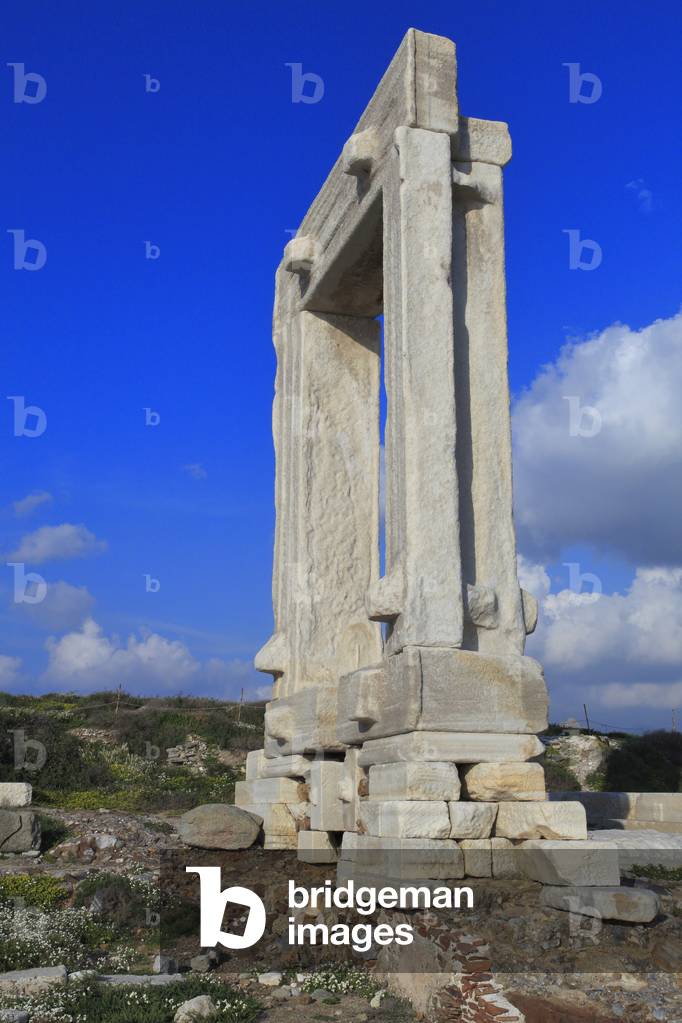 Naxos : Temple of Apollo – Portara, 530 BC.
