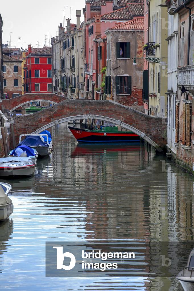 Canals in Venice (photo)