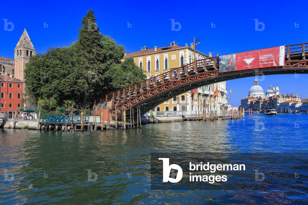 Canals in Venice (photo)
