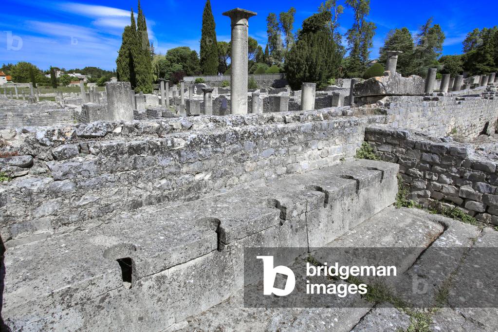 Latrines at the thermal baths of the center and forum