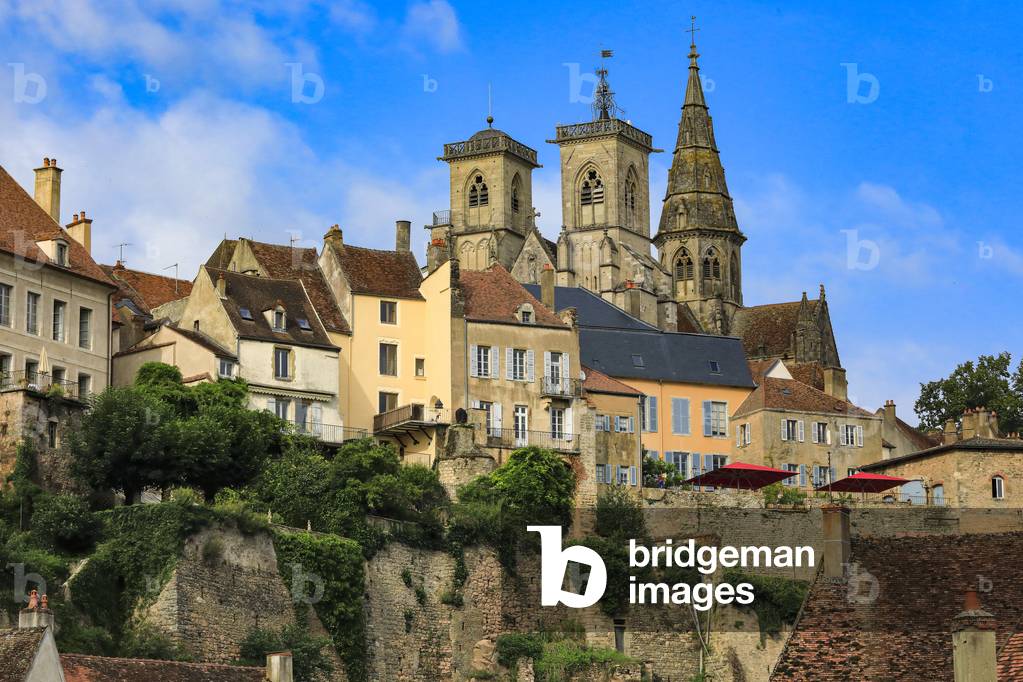 Semur-en-Auxois. The church, La Collégiale Notre-Dame, Pont Pinard (bridge) and the Armançon river. .