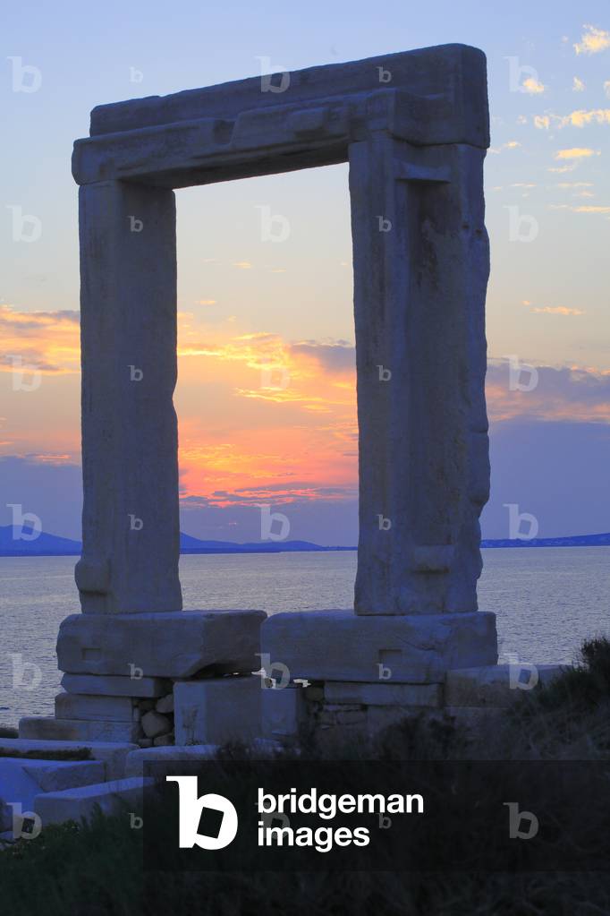 Naxos : Temple of Apollo – Portara, 530 BC.