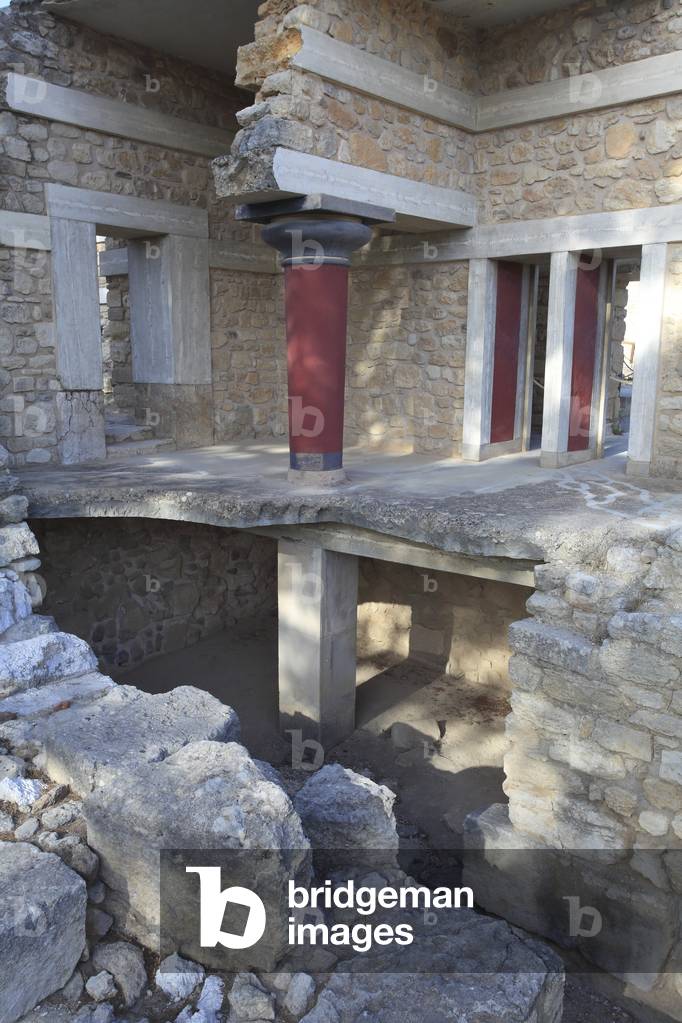 South Propylaeum of the palace of Cnossos where a copy of the 