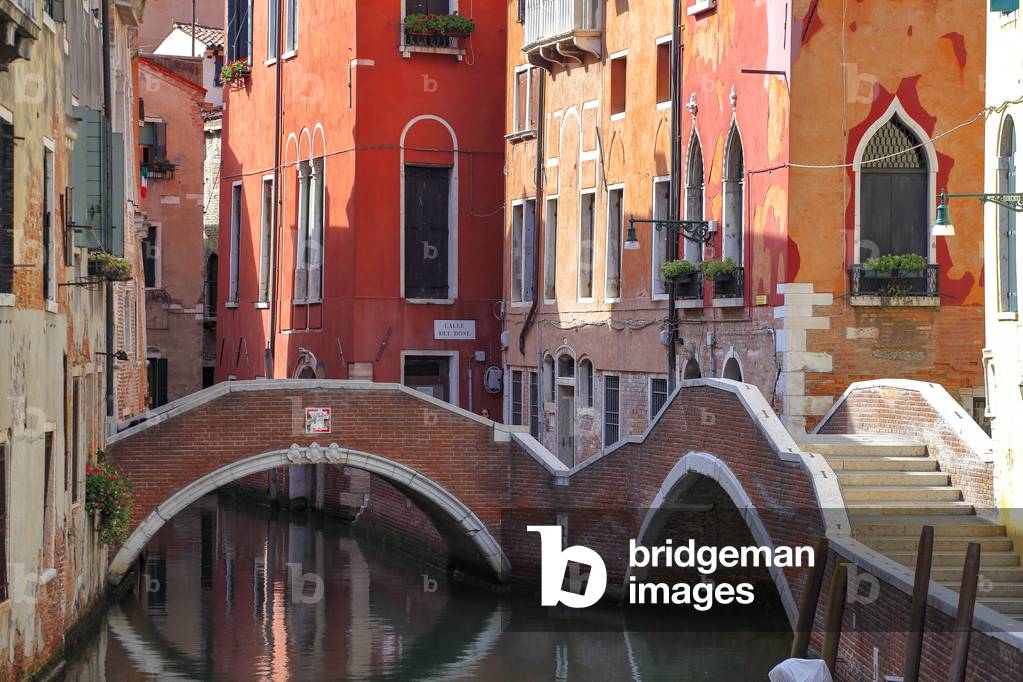 Canals in Venice (photo)