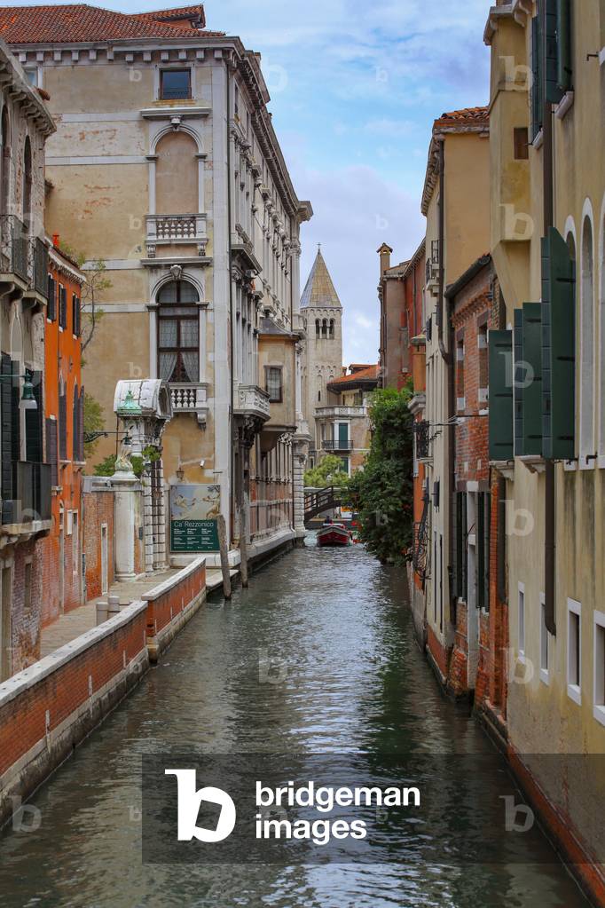 Canals in Venice (photo)