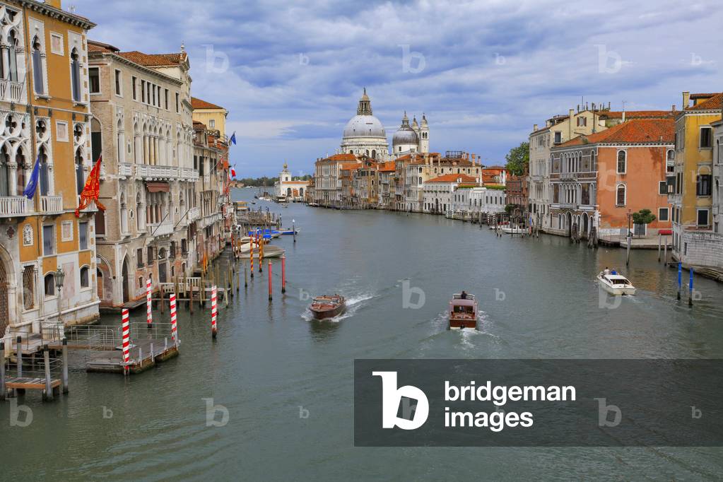 Canals in Venice (photo)