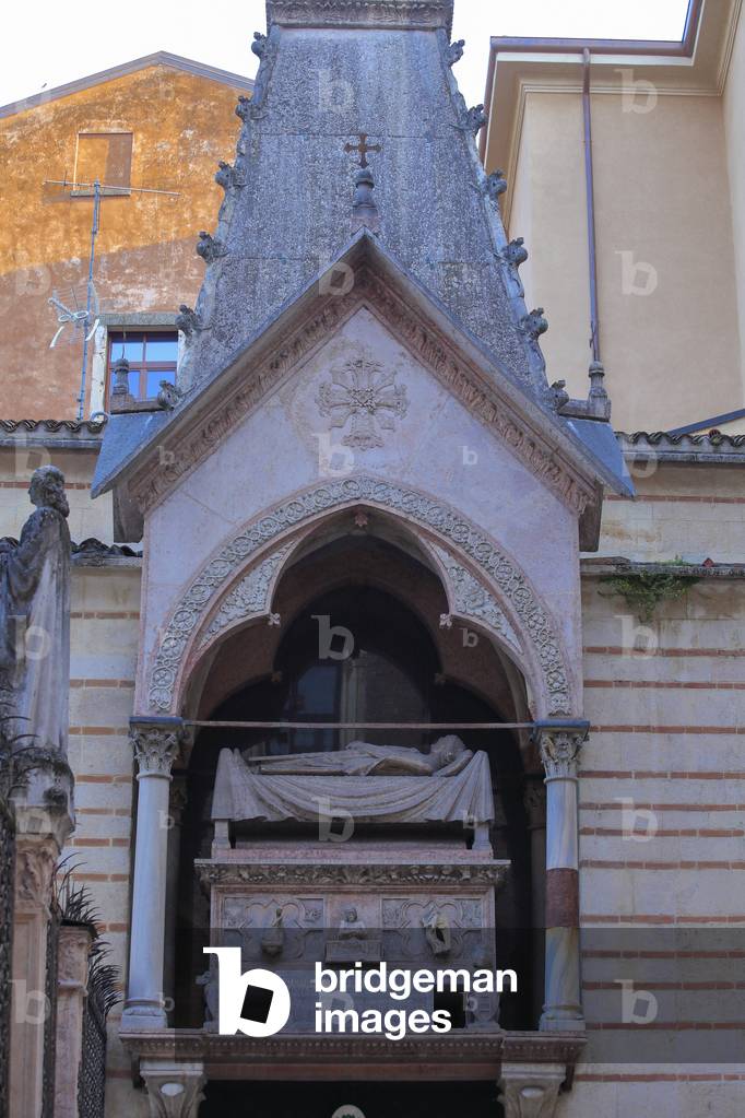 Tomb of Cangrande I. The Scaliger (Scaligeri) tombs. Gothic monument