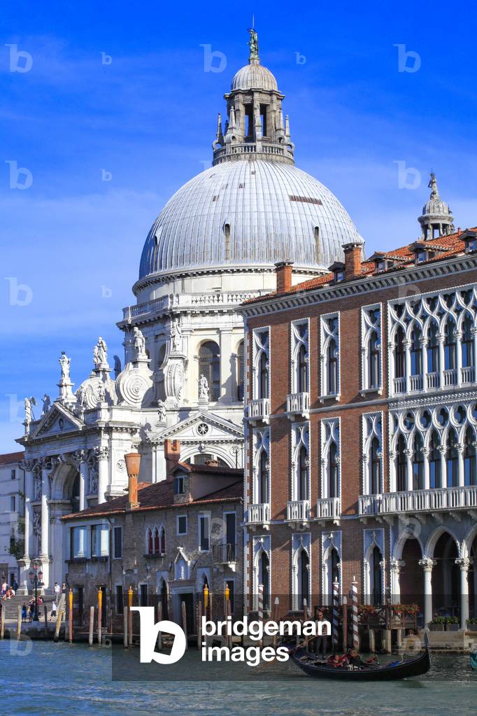 Canals in Venice (photo)