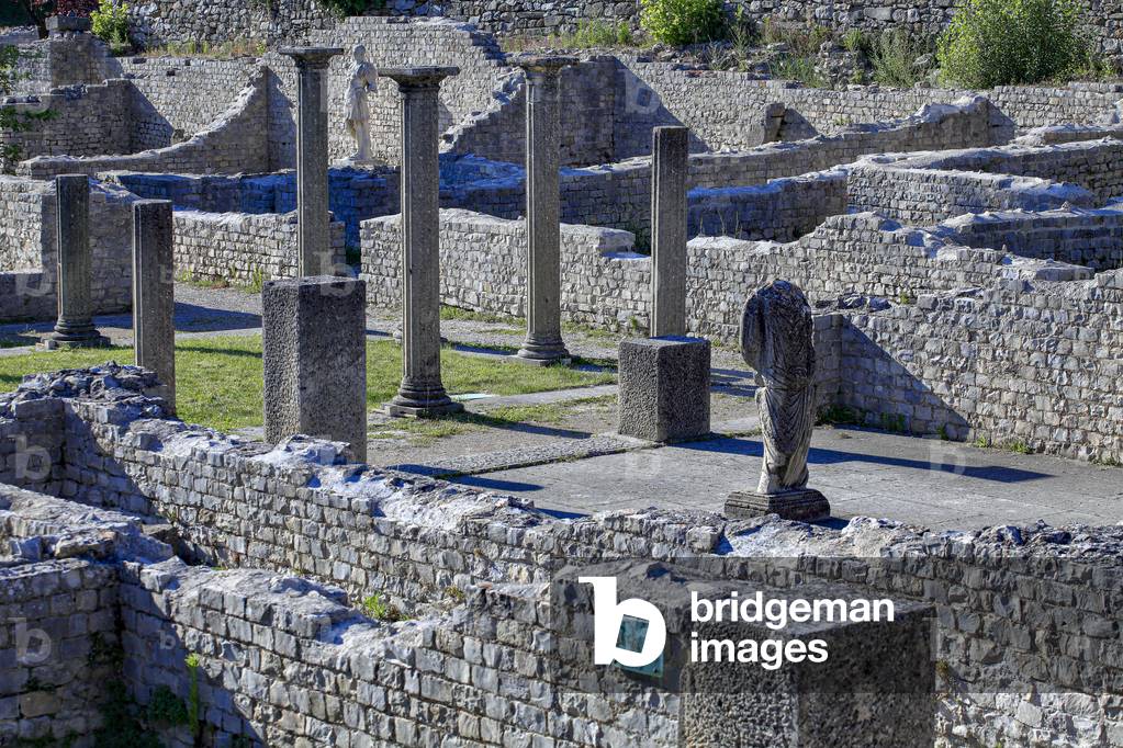 View of the house with the silver bust and the adjoining baths