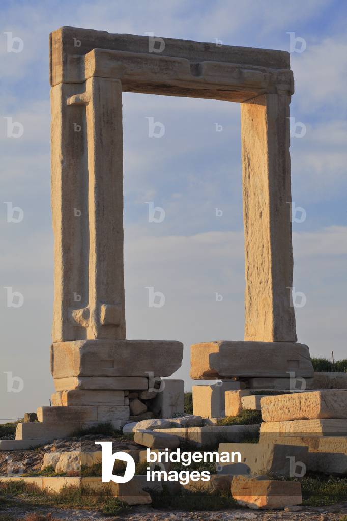 Naxos : Temple of Apollo – Portara, 530 BC.