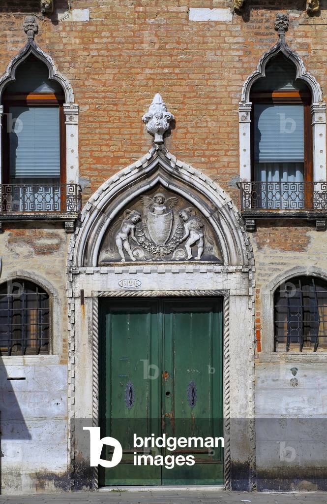 Detail of the facade of the  Palace Donà (palazzo di destra), o