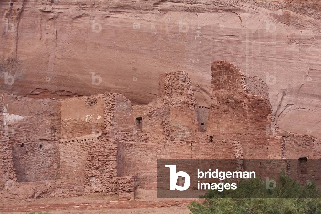 Remains of American civilization Anasazi, White house ruins, Chelly National Monument Canyon, Cliff dwelling, 13th century troglodyte dwellings, Arizona, USA (USA)