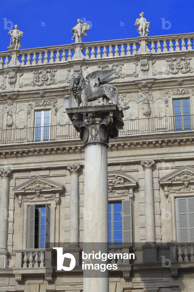 Façade of the Palazzo Maffei from Piazza delle Erbe and the Lion of St Mark, Verona, Veneto, Italy, 2019 (photo)