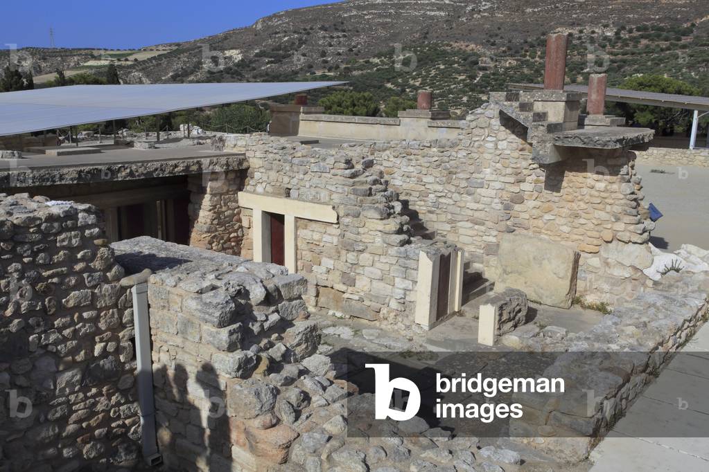 Palace of Knossos. Ruins of the central sanctuary complex. Knossos, Cnossos,  Crete, Greece. Minoan civilization, Crete, Greece. 1600 - 1450 BC.

Palais de Knossos. Vestiges partiellement reconstitués du complexe du sanctuaire central. Knossos, Cnossos,  Crete, Grèce, Civilisation Minoenne.  1600 - 1450 av J.-C.