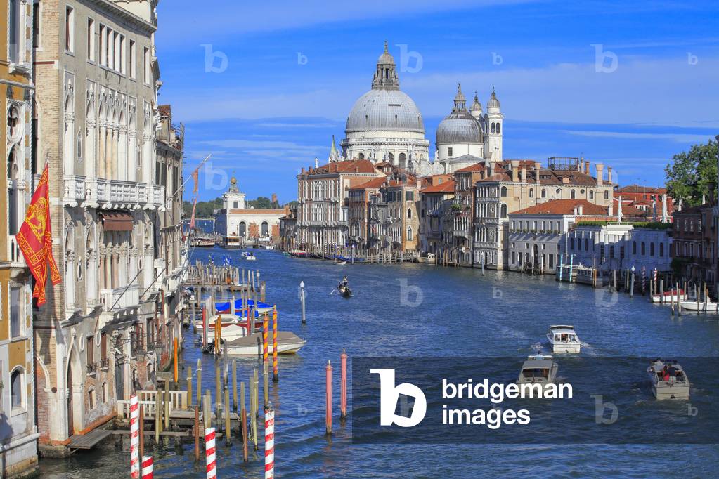 Canals in Venice (photo)