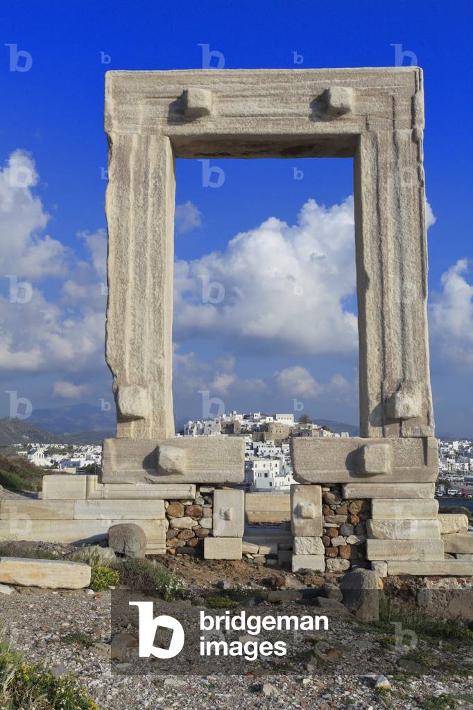 Naxos : Temple of Apollo – Portara, 530 BC.