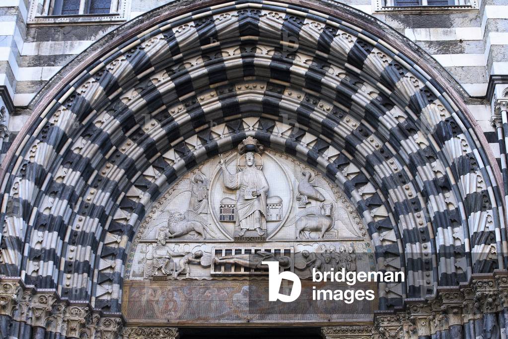 Upper part of the Portal of the Cathedrale San Lorenzo with Christ in a Mandorla/Genes (Genova)/Italy