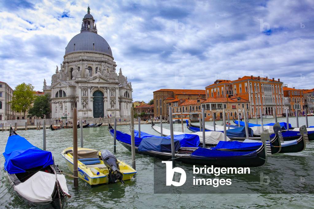 Canals in Venice (photo)