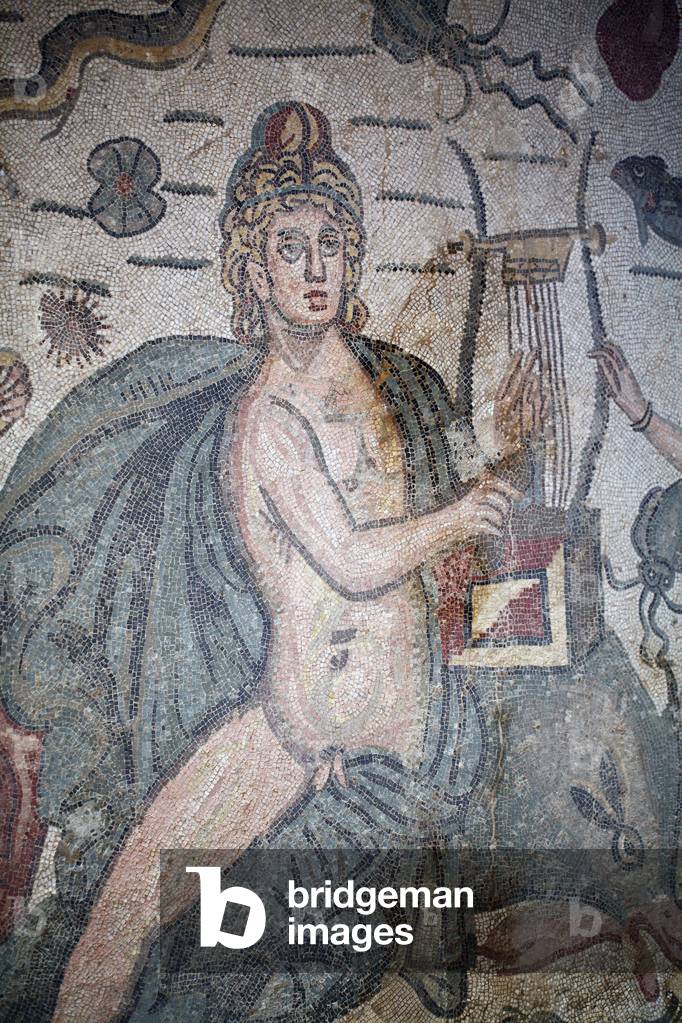 Arion Hall. Scena dei Marine. Dettaglio: Arion cavalcare un delfino e suonare la lira. 3° - 4° secolo. Villa R