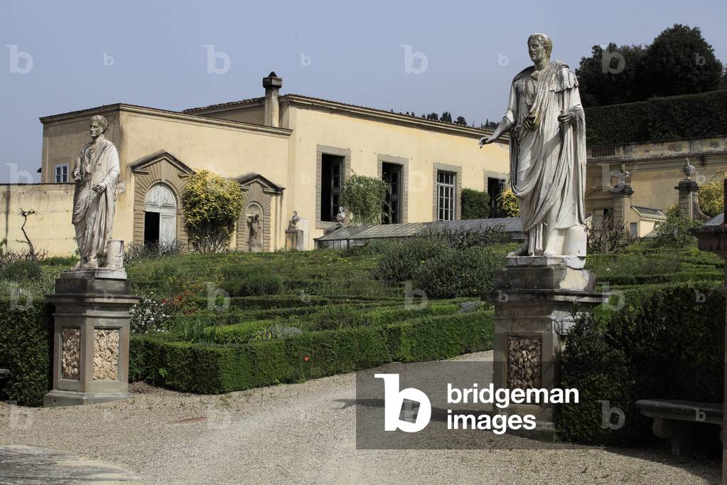Giardino di Castello, Villa di Caslello. Italian Garden from the Renaissance. Firenze, Tuscany, Italy - Renaissance style garden, 1540, work by Niccolo Tribolo or Niccolo di Raffaello di Niccolo dei Pericoli, known as Il Tribolo or Maitre a la Chausse Trappe (circa 1500-1550). Ancient statue, hedges trimmed, garden structure. Giardino di Castello, Villa Medicea di Castello. Florence, Tuscany, Italy.