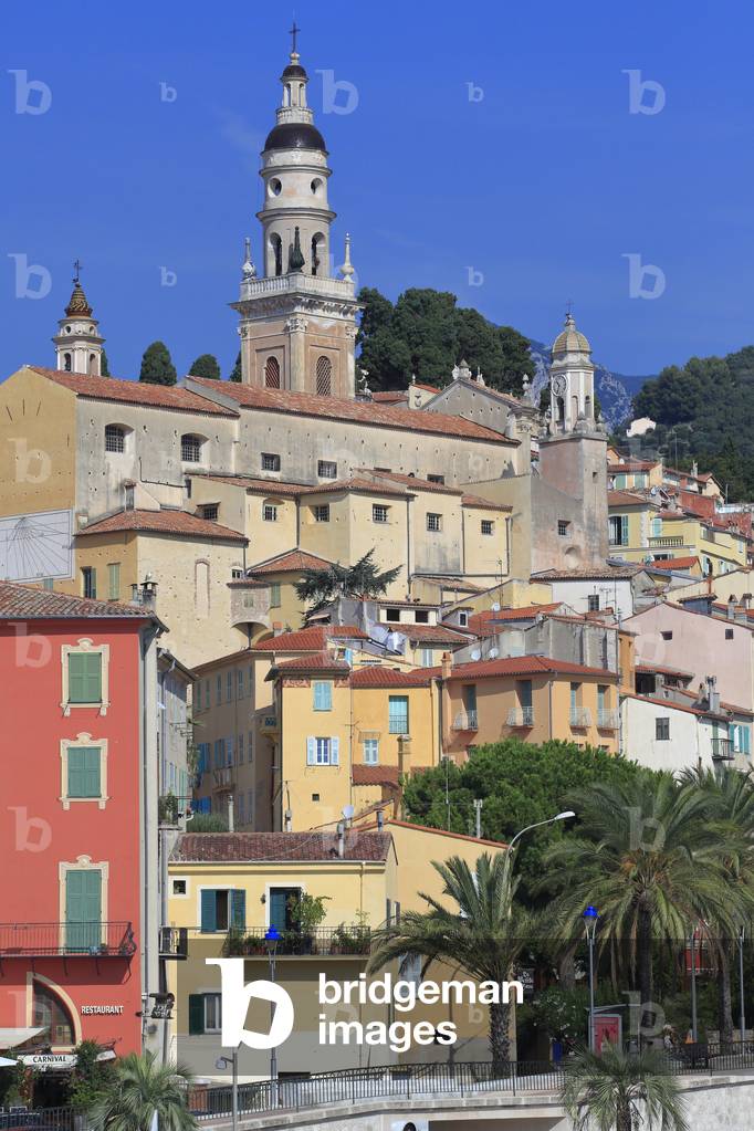 Old town in Menton by the marina. French Riviera (photo)