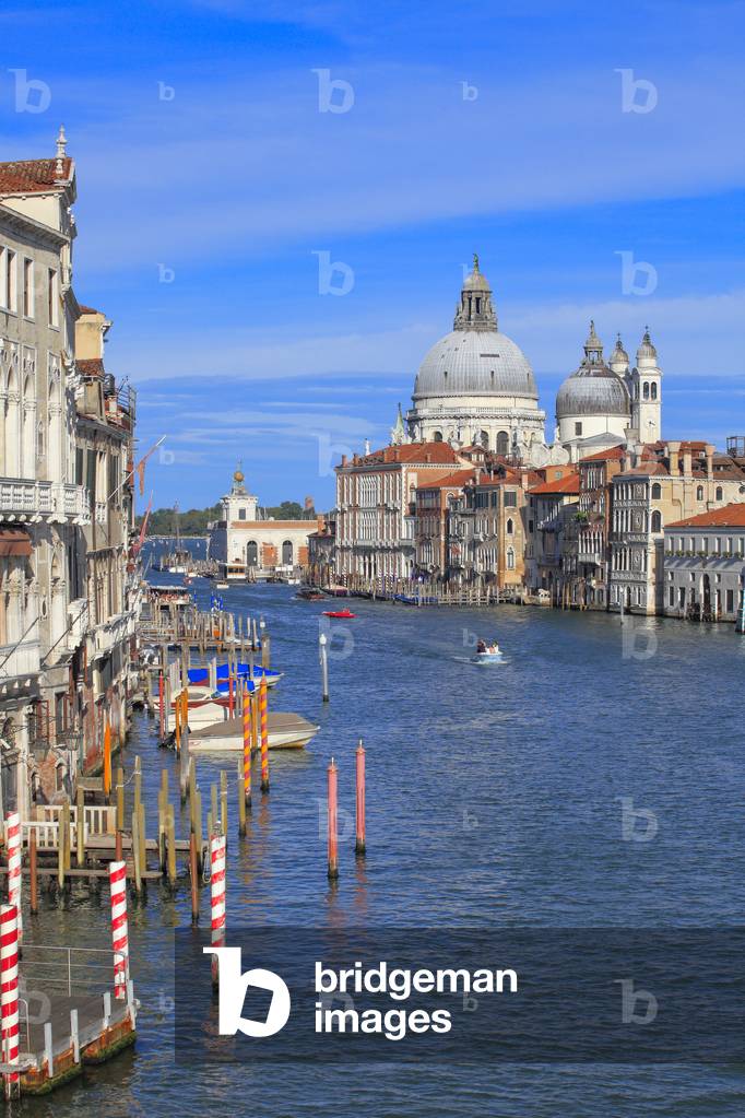 Canals in Venice (photo)
