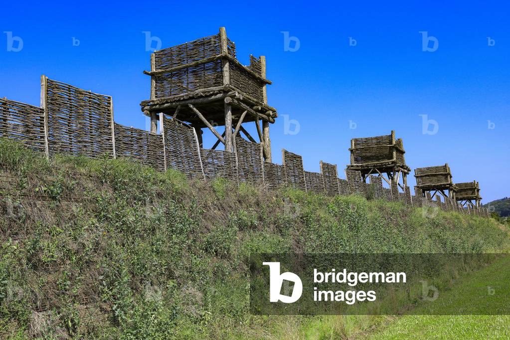 Muséoparc Alésia. A reconstructed section of the Alesia investment fortifications.