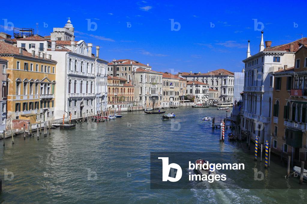 Canals in Venice (photo)