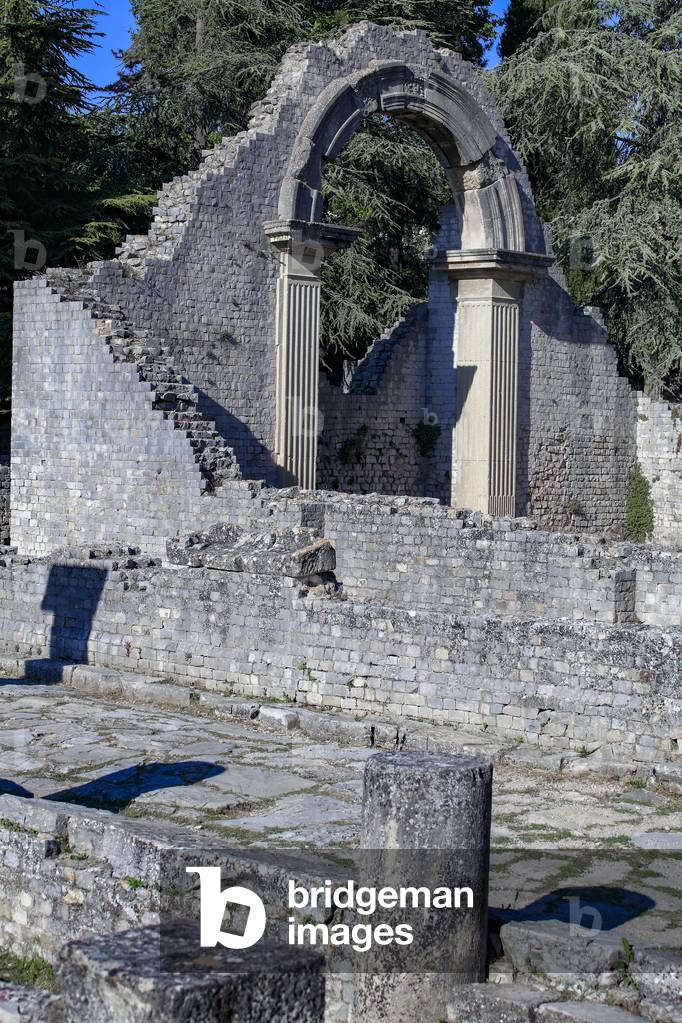 View of the Cardo and the thermal baths of the center and forum