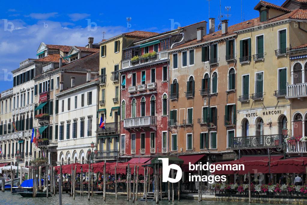 Canals in Venice (photo)