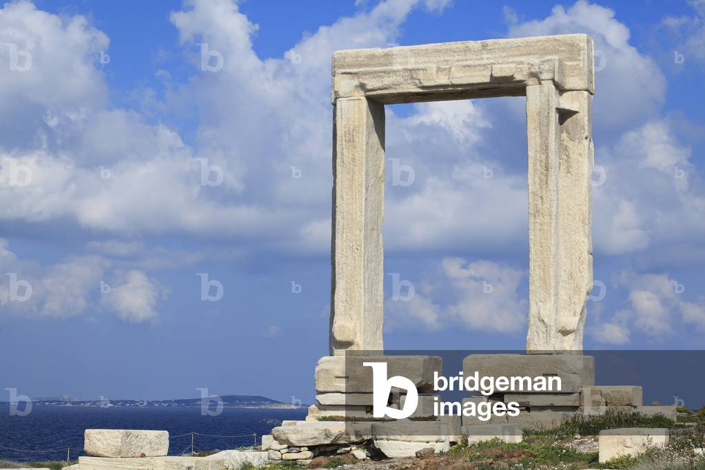 Naxos : Temple of Apollo – Portara, 530 BC.
