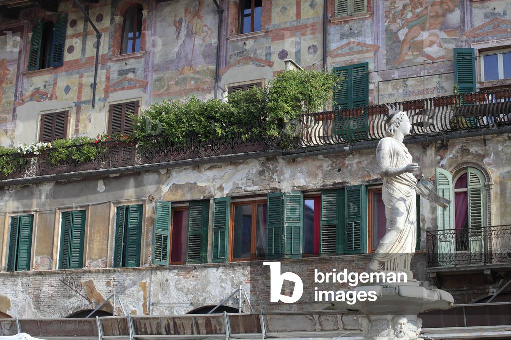 Fountain of Madonna Verona (1368) and the façade of Casa Mazzanti decorated with frescoes of mythological subjects, Piazza delle Erbe, Verona, Veneto, Italy, 2019 (photo)
