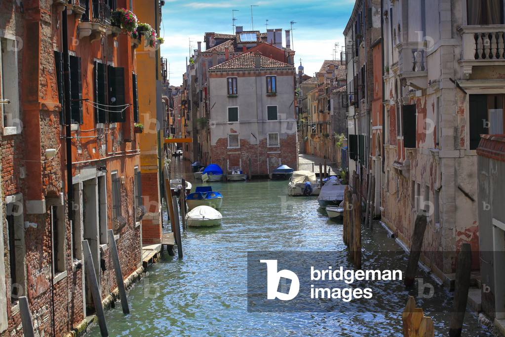 Canals in Venice (photo)
