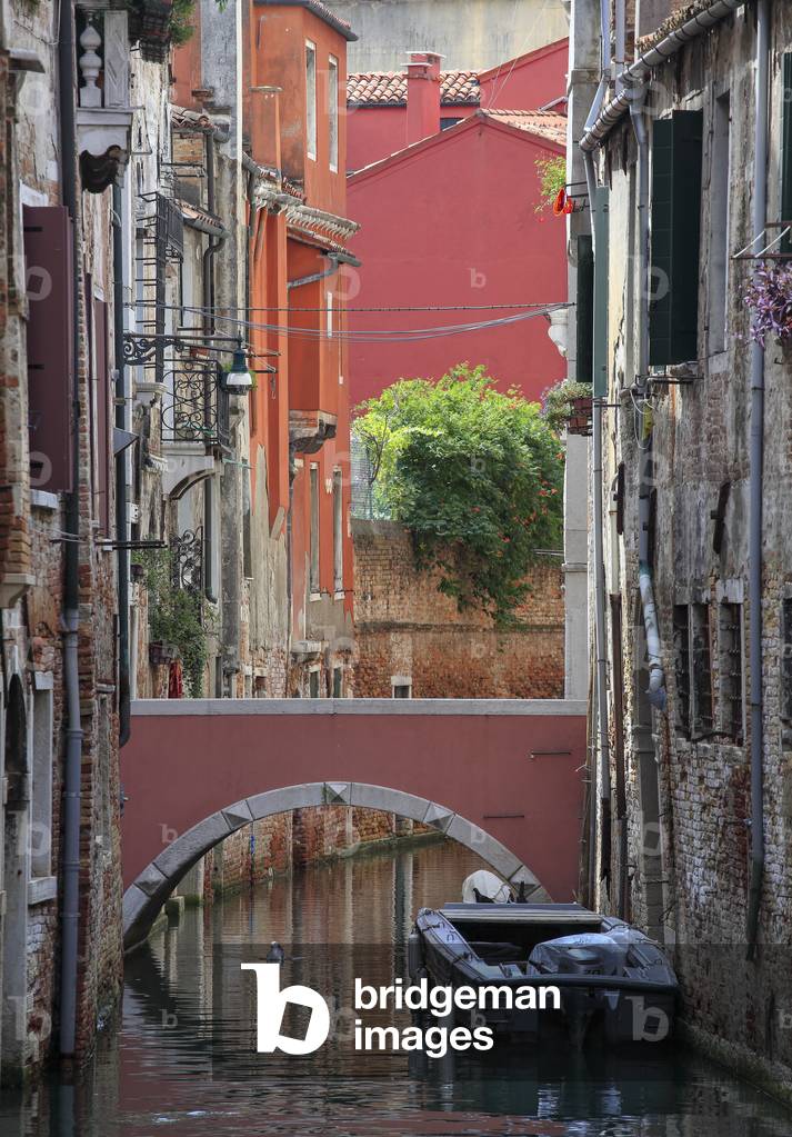 Canals in Venice (photo)