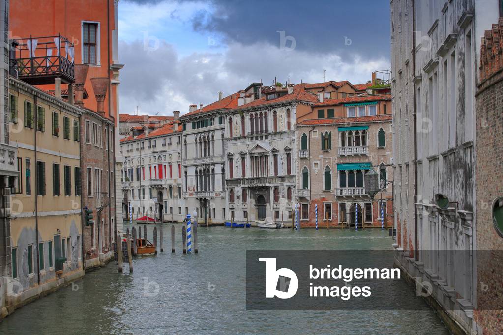 Canals in Venice (photo)