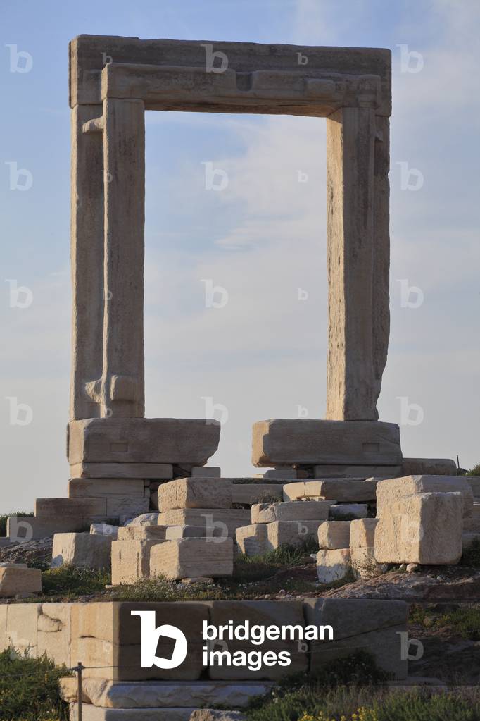 Naxos : Temple of Apollo – Portara, 530 BC.