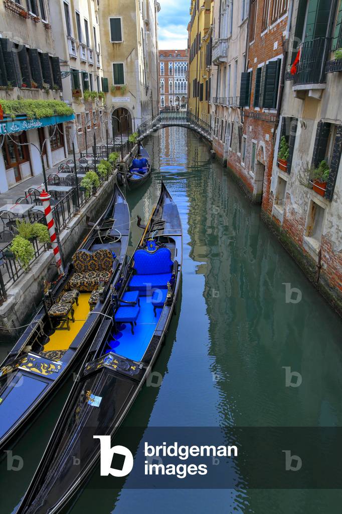 Canals in Venice (photo)