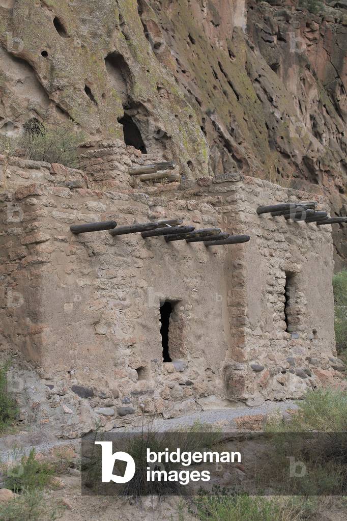 National Monument Bandelier - Remains of the troglodytic dwellings of the Ancestral People Pueblo (Anasazi) - 14th - 15th century - North American civilization - Cliff dwellings long house - New Mexico - USA (USA)